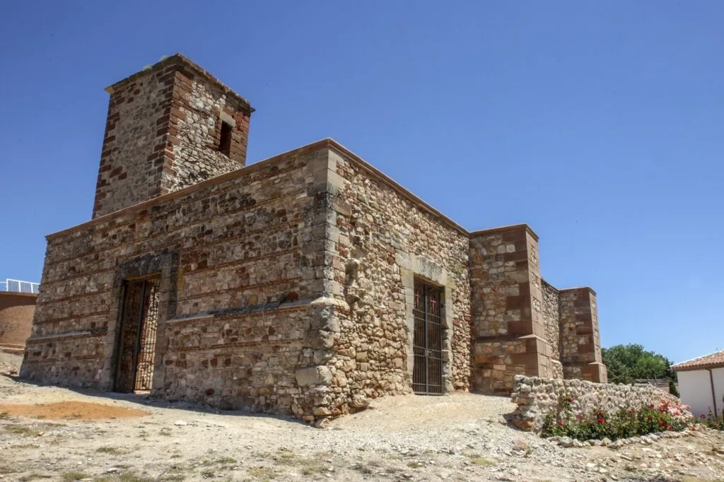 Iglesia Fortaleza de Santa Catalina en Fuenllana