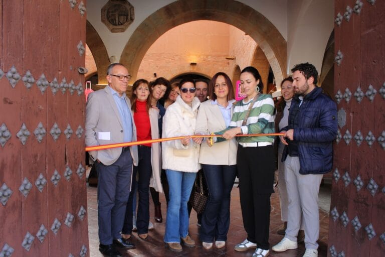 Descubre la Feria del Stock Villanueva de los Infantes 2025 en La Alhóndiga. Grandes descuentos, productos exclusivos, degustaciones y eventos culturales hasta el domingo. ¡No te lo pierdas!