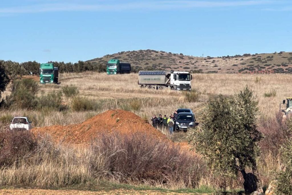 Promotora del Proyecto de Tierras Raras Cazada Realizando Actividades Ilegales